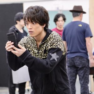 元木聖也「チームは最高。毎日楽しい」　サスペンス喜劇「バンロバ」和気あいあい稽古場レポ イメージ画像
