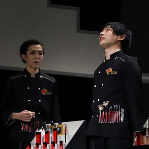 猪野広樹の”完璧な”百貨店マンに事件？　舞台「上にいきたくないデパート」開幕【ゲネレポ】 イメージ画像