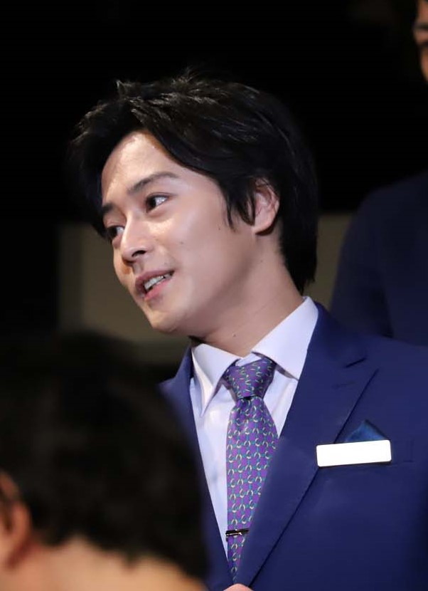 猪野広樹の”完璧な”百貨店マンに事件？　舞台「上にいきたくないデパート」開幕【ゲネレポ】 イメージ画像