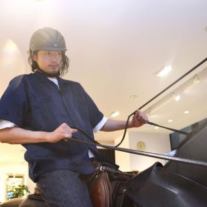 1万円コーデ、ジョッキー体験…現場に潜入！ 『稲垣成弥のまずやる!チャンネル』撮影秘話を公開 イメージ画像