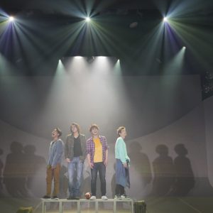 青春時代を共にした4人たちの今は…　加藤将ら出演「グローリー・デイズ」公演レポート イメージ画像