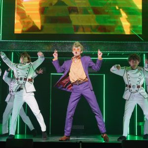 黒沢ともよ「精一杯遊んできたい」　「アクダマドライブ」舞台写真＆キャストコメントが到着 イメージ画像