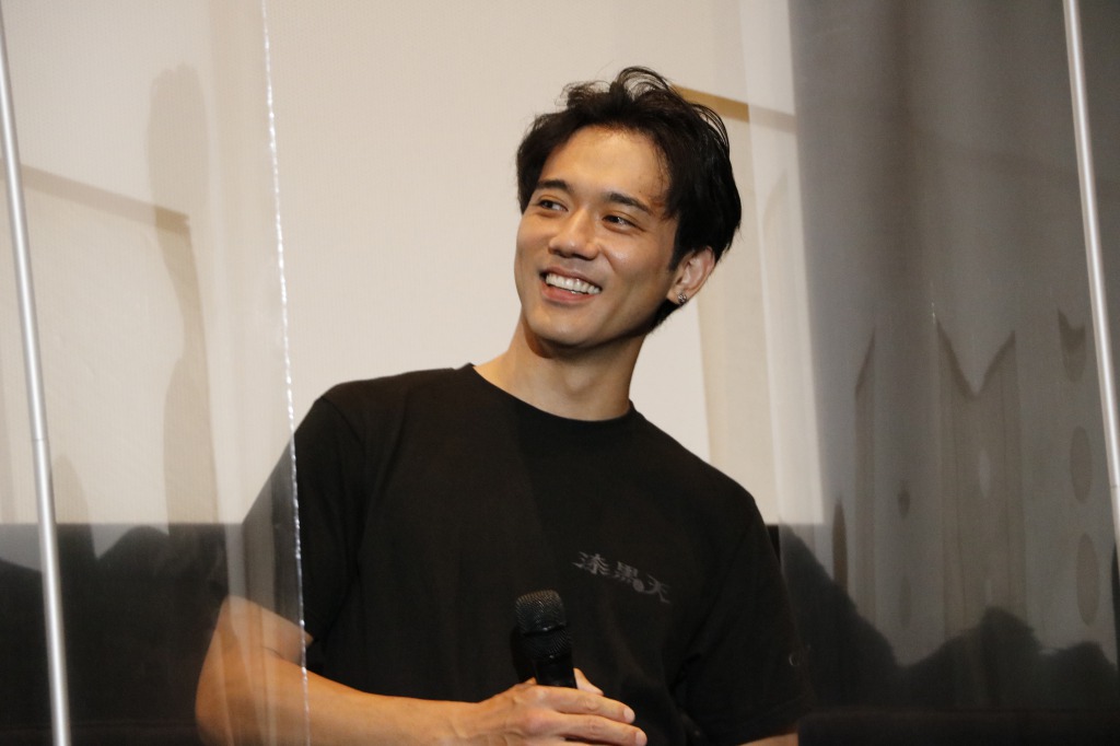 荒木宏文「いろんなタイミングで見るといろんな答えが出てくる」　映画『漆黒天』大ヒット御礼舞台挨拶レポート イメージ画像