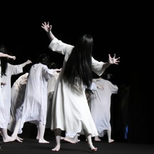 黒羽麻璃央出演、『貞子DX』完成披露試写会開催　300人の貞子が会場を埋め尽くす イメージ画像