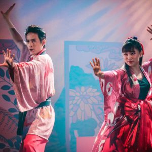 浜中文一＆桜井日奈子、本気でふざけて恋する　末満健一の大阪版ロミジュリ「富美男と夕莉子」開幕 イメージ画像